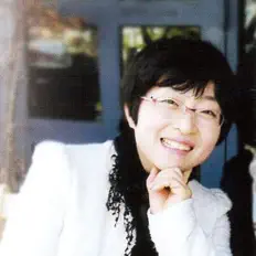 Park young aeを聴いたり、ミュージックビデオを鑑賞したり、経歴やツアー日程などを確認したりしましょう！