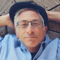 聆聽 Scott Reich、觀看音樂影片、閱讀小傳、查看巡演日期等！