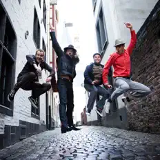 Dengarkan NewWorldSon, tonton video musik, baca bio, lihat tanggal tur & lainnya!