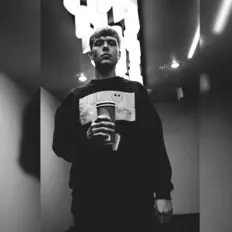 Dengarkan Lil Ugly Toes, tonton video musik, baca bio, lihat tanggal tur & lainnya!