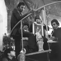 Escucha a undefined, mira vídeos musicales, lee la biografía, consulta fechas de giras y mucho más.