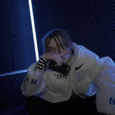 Poslechněte si interpreta IcyNyu, sledujte hudební videa, přečtěte si životopis, podívejte se na data turné a další informace.