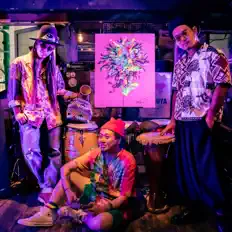 收听 Yui & The Mahadhi Bohemians、观看音乐视频、阅读小传、查看巡演日期等 ！