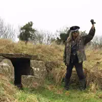 Hör dir undefined an, schau dir Musikvideos an, lies die Biografie, finde Tourdaten und mehr!
