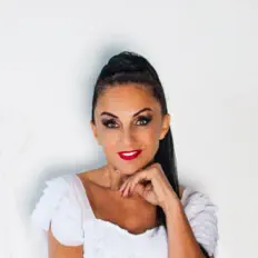 Afina सुनें, म्यूज़िक वीडियो देखें, बायो पढ़ें, दौरे की तारीखें और बहुत कुछ देखें!