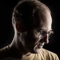 Escucha a undefined, mira videos musicales, lee su biografía, consulta las fechas de las gira y más.