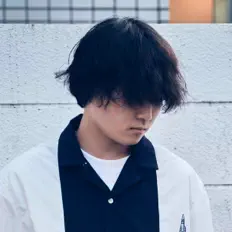 聆聽 Luvit、觀看音樂影片、閱讀小傳、查看巡演日期等！