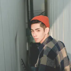 Dengarkan Herson Si, tonton video musik, baca bio, lihat tanggal tur & lainnya!
