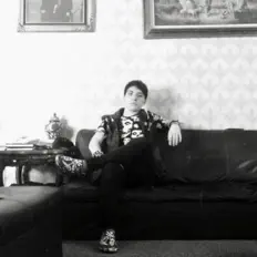 Poslechněte si interpreta P ar ECES, sledujte hudební videa, přečtěte si životopis, podívejte se na data turné a další informace.