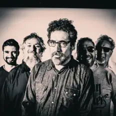 Listen to La Mississippi, watch music videos, read bio, see tour dates & more!
