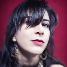 聆聽 Briga、觀看音樂影片、閱讀小傳、查看巡演日期等！