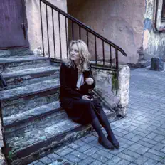 Ascolta Nastasia Khrushcheva, guarda video musicali, leggi la biografia, vedi le date del tour & altro!