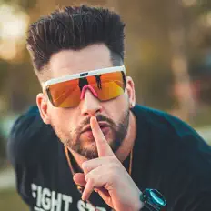 Listen to Mikee Mykanic, watch music videos, read bio, see tour dates & more!
