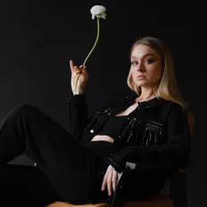 Dengarkan Alena Nikolaeva, tonton video musik, baca bio, lihat tanggal tur & lainnya!