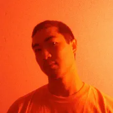 聆聽 Tyzo Bloom、觀看音樂影片、閱讀小傳、查看巡演日期等！