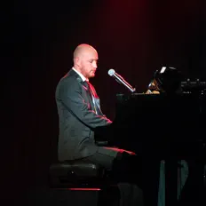 收听 Stuart Matthew Price、观看音乐视频、阅读小传、查看巡演日期等 ！