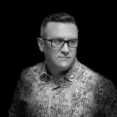 David Bauerを聴いたり、ミュージックビデオを鑑賞したり、経歴やツアー日程などを確認したりしましょう！