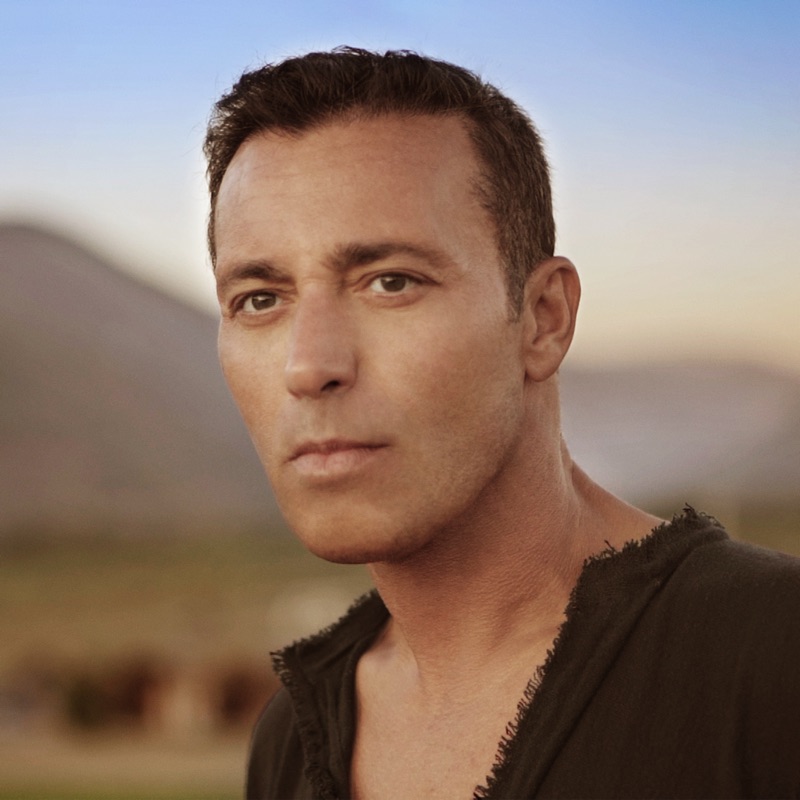 Song - Aska Yürek Gerek - Mustafa Sandal