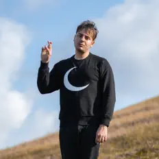 Poslechněte si interpreta Medium, sledujte hudební videa, přečtěte si životopis, podívejte se na data turné a další informace.