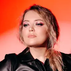 Ascolta Dasha Lumi, guarda video musicali, leggi la biografia, vedi le date del tour & altro!