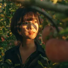 收听 Bit Na Cha、观看音乐视频、阅读小传、查看巡演日期等 ！