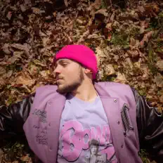 Hör dir CILLA an, schau dir Musikvideos an, lies die Biografie, finde Tourdaten und mehr!