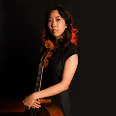 Ouve Christine J. Lee, vê vídeos de música, lê a biografia, vê as datas da digressão e muito mais!