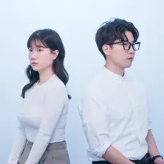 Out of Campus सुनें, म्यूज़िक वीडियो देखें, बायो पढ़ें, दौरे की तारीखें और बहुत कुछ देखें!