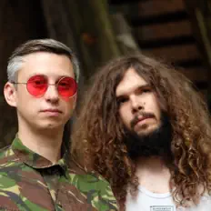 聆聽 Gaijin Blues、觀看音樂影片、閱讀小傳、查看巡演日期等！