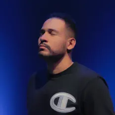 Hör dir Alex Silva an, schau dir Musikvideos an, lies die Biografie, finde Tourdaten und mehr!