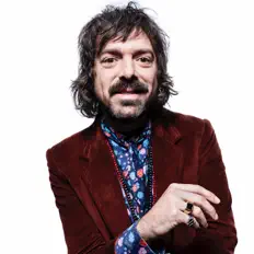 Escucha a Charlie Hall, mira videos musicales, lee su biografía, consulta las fechas de las gira y más.