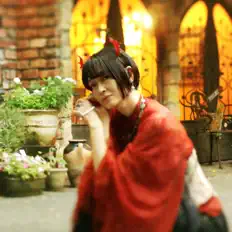 Hata Aki: песни, клипы, биография, даты выступлений и многое другое.