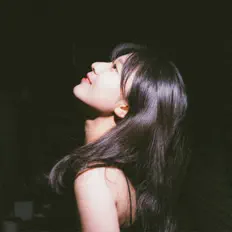 Ouve YUMI, vê vídeos de música, lê a biografia, vê as datas da digressão e muito mais!