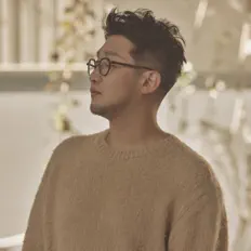 Poslechněte si interpreta Park Yong In, sledujte hudební videa, přečtěte si životopis, podívejte se na data turné a další informace.