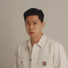聆聽 Manor、觀看音樂影片、閱讀小傳、查看巡演日期等！