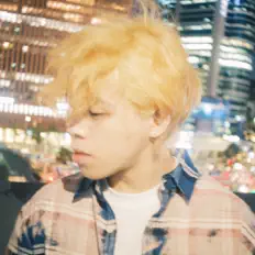 Thatを聴いたり、ミュージックビデオを鑑賞したり、経歴やツアー日程などを確認したりしましょう！