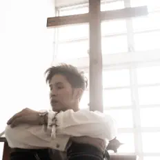 Écoutez Joelong, regardez des vidéoclips, lisez la biographie, consultez les dates de tournée et plus encore !