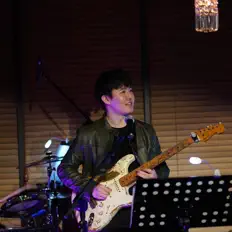 Dengarkan Minsung, tonton video musik, baca bio, lihat tanggal tur & lainnya!