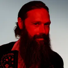 Hör dir Dr Eidgenoss an, schau dir Musikvideos an, lies die Biografie, finde Tourdaten und mehr!