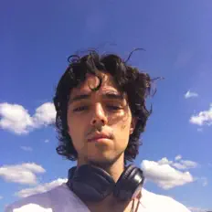 Ouça Gianni Bee, assista a videoclipes, leia a biografia, veja as datas das turnês e mais!