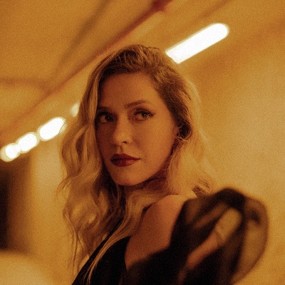 Listen to Lorena Chaves, watch music videos, read bio, see tour dates & more!