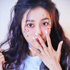 Poslechněte si interpreta Yeeun, sledujte hudební videa, přečtěte si životopis, podívejte se na data turné a další informace.