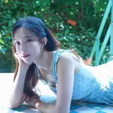 收听 KIM NA HEE、观看音乐视频、阅读小传、查看巡演日期等 ！