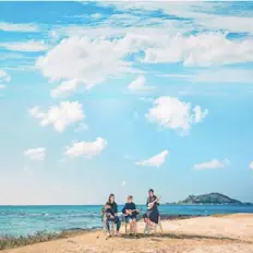 聆聽 THREE, Different、觀看音樂影片、閱讀小傳、查看巡演日期等！