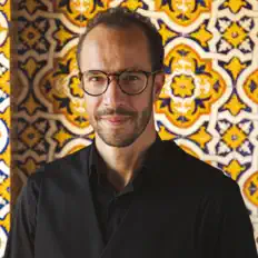 Luister naar Júlio Resende, bekijk muziekvideo's, lees de bio, bekijk de tourdata, en meer!