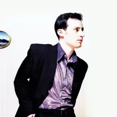 收听 Statics、观看音乐视频、阅读小传、查看巡演日期等 ！