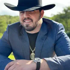 Listen to Francisco, watch music videos, read bio, see tour dates & more!