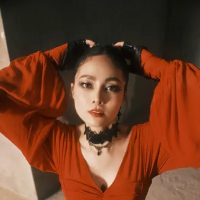 Listen to Lưu Hiền Trinh, watch music videos, read bio, see tour dates & more!