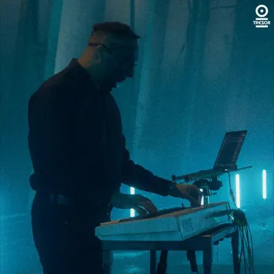 Ακούστε τη λίστα Aquabahn – Connecting Electro's Past and Future με περιεχόμενο από LUZ1E