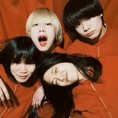 Dengarkan The Holdens, tonton video musik, baca bio, lihat tanggal tur & lainnya!